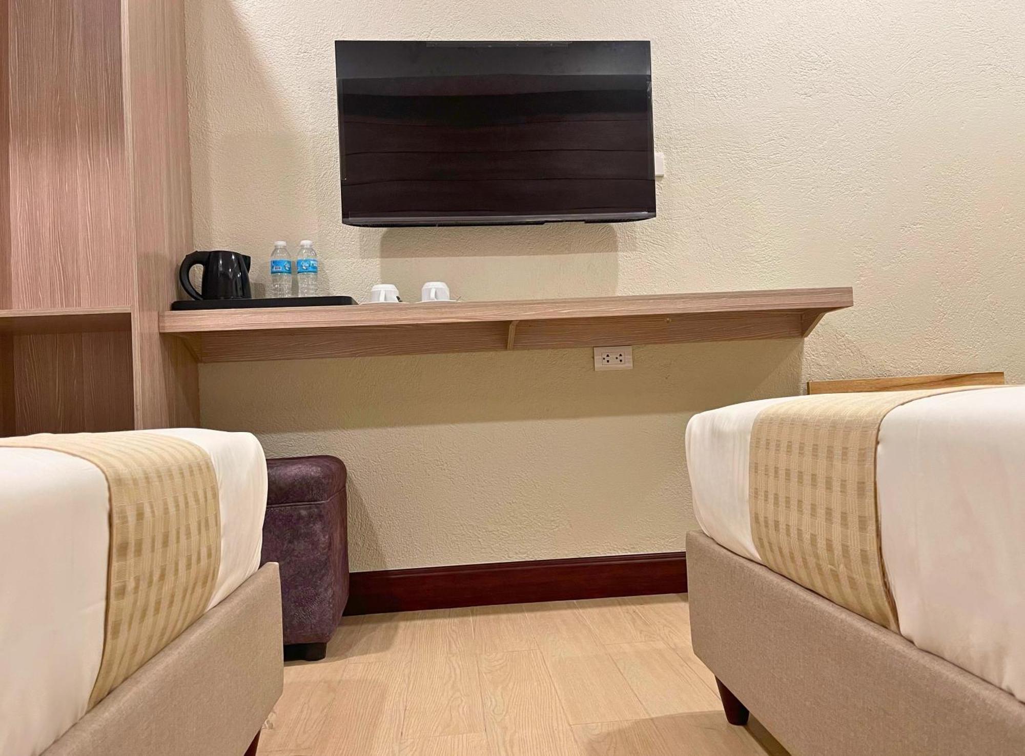 Sola Hotel Laoag Εξωτερικό φωτογραφία
